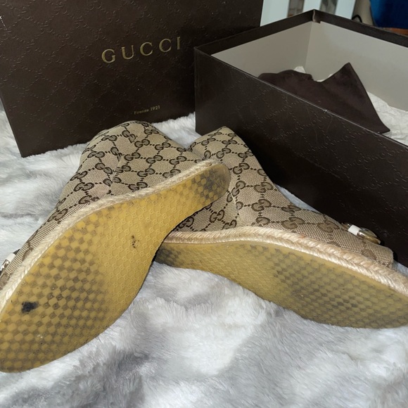 Shoes - Picture 3 of 4